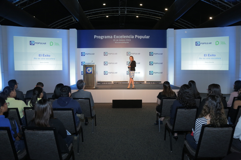 La conferencista Darys Estrella, a través del relato de su experiencia profesional y personal, motivó a los becarios a continuar esforzándose y ser profesionales íntegros y comprometidos.